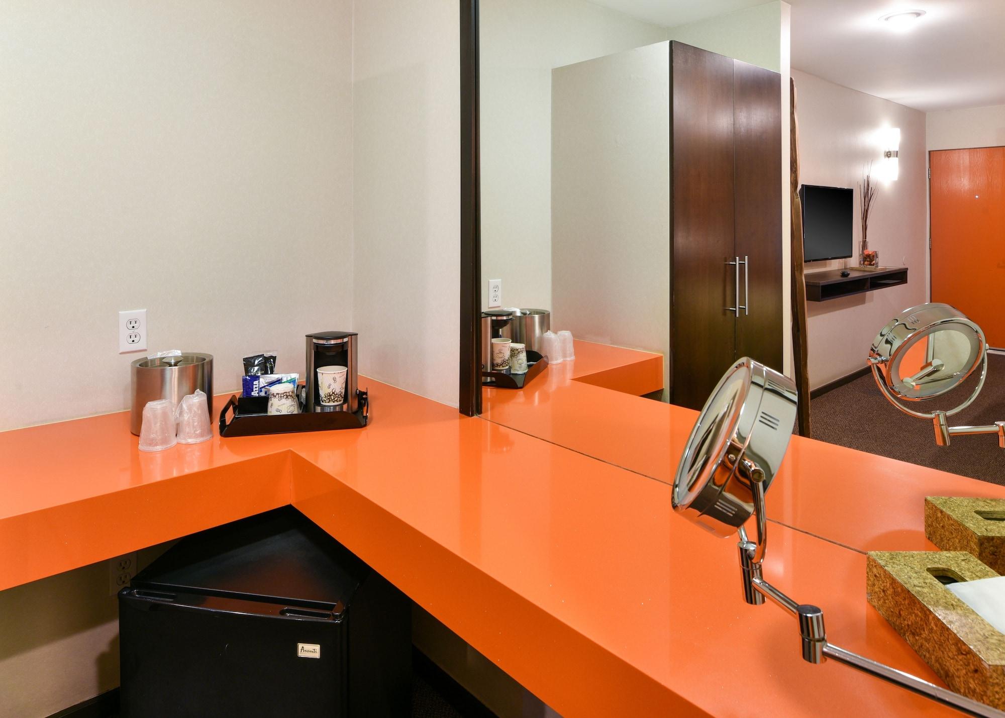 The Tangerine - A Burbank Hotel Экстерьер фото