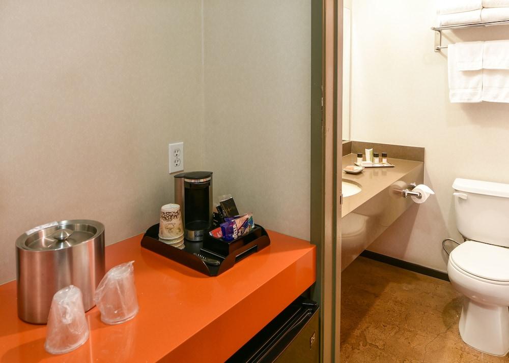 The Tangerine - A Burbank Hotel Экстерьер фото