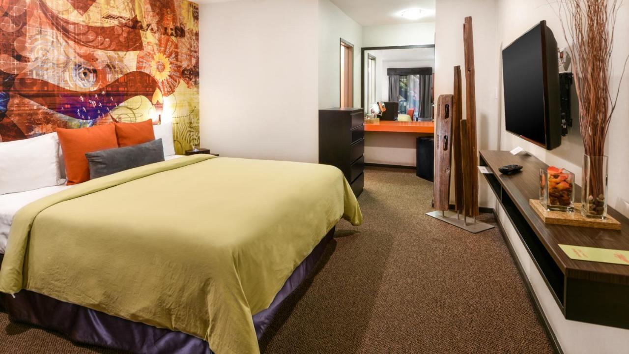The Tangerine - A Burbank Hotel Экстерьер фото