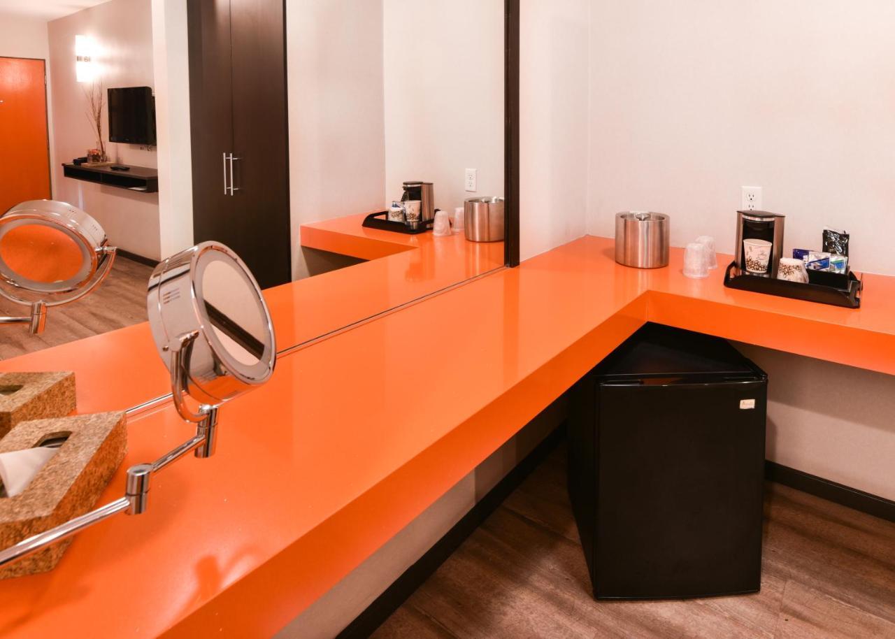 The Tangerine - A Burbank Hotel Экстерьер фото