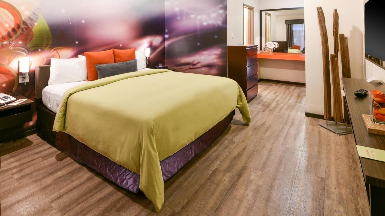 The Tangerine - A Burbank Hotel Экстерьер фото